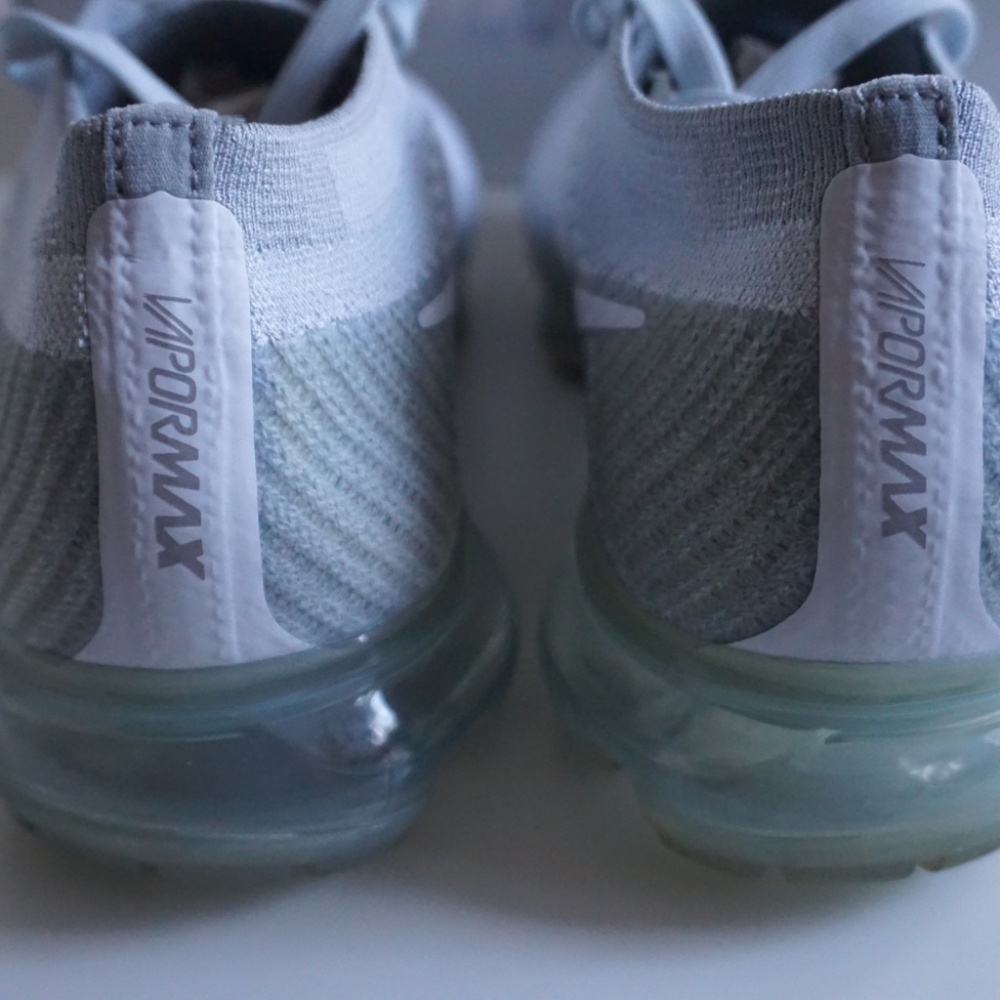 NIKE | WOMEN'S NIKE AIR VAPORMAX FLYNIT - Picture 6 of 13